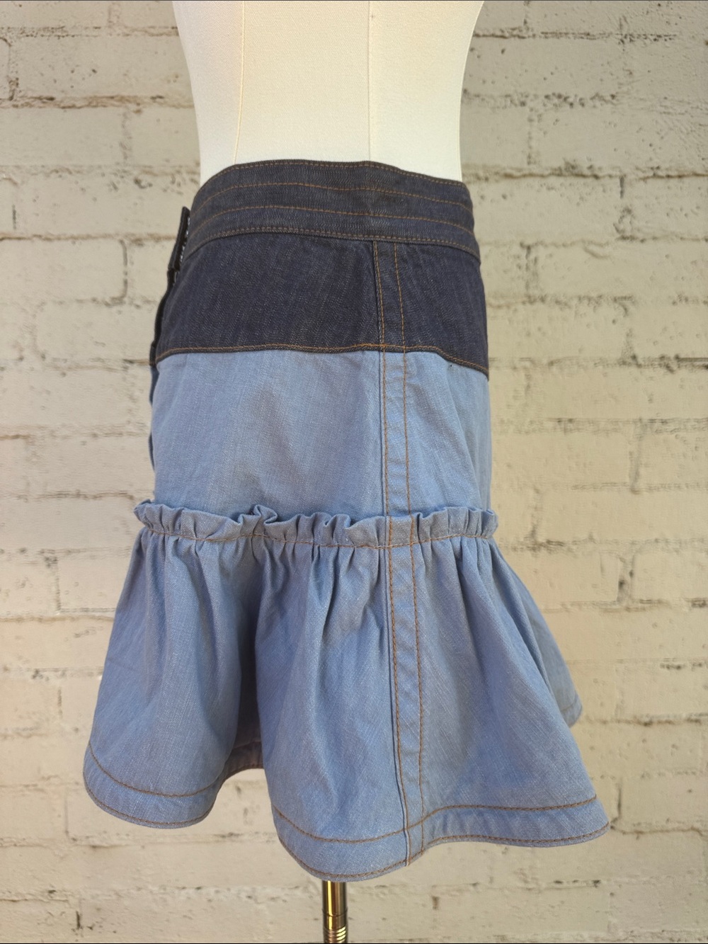 Marc Jacobs Color Warp Two Tone Denim Mini Skirt Blue Size 25 (US 2) - Picture 5 of 16